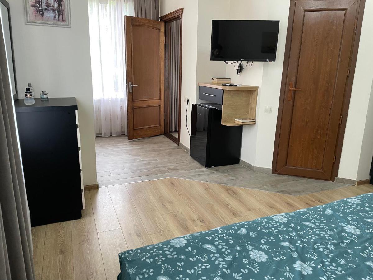 Temo Guest House 10 Batumi Eksteriør bilde