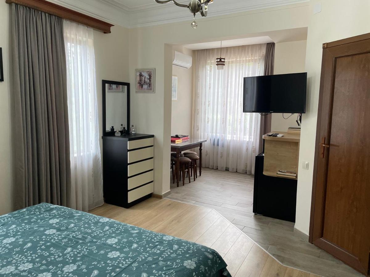 Temo Guest House 10 Batumi Eksteriør bilde