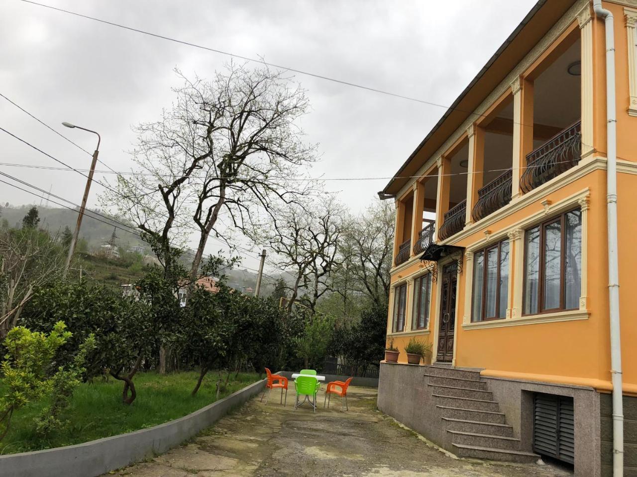 Temo Guest House 10 Batumi Eksteriør bilde